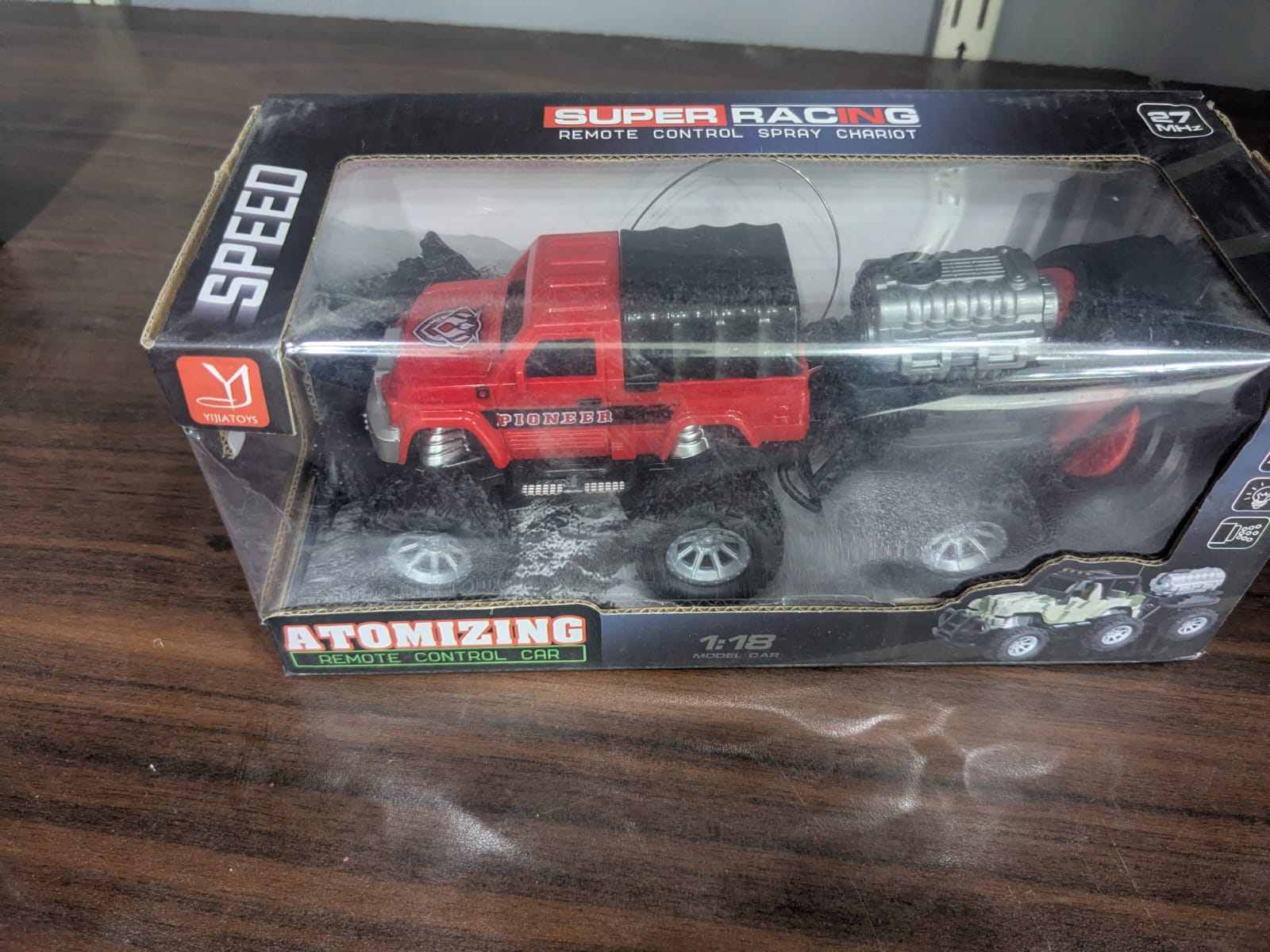 Chengji 1:20 High Speed Spray RC Car 6WD 2.4GHz Off Road Remote Control Car with LED Lights & Rechargeable Battery