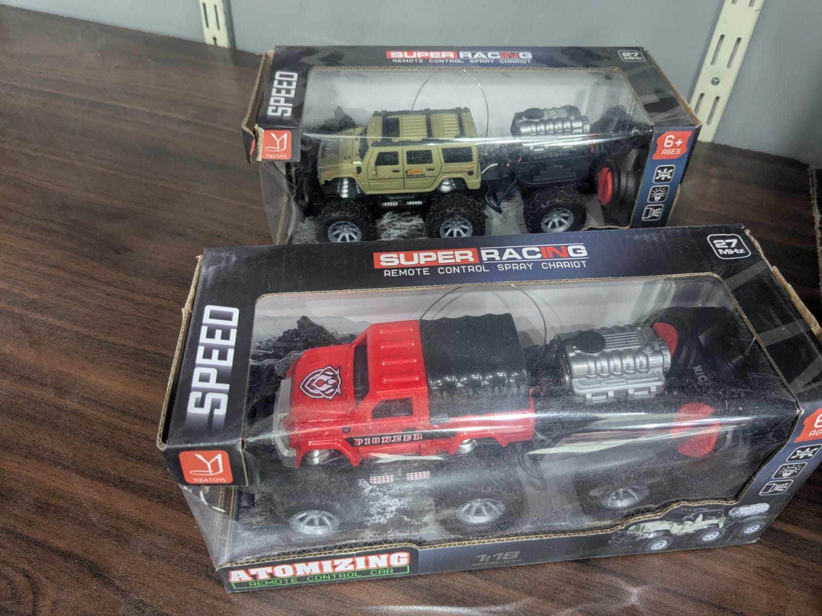 Chengji 1:20 High Speed Spray RC Car 6WD 2.4GHz Off Road Remote Control Car with LED Lights & Rechargeable Battery